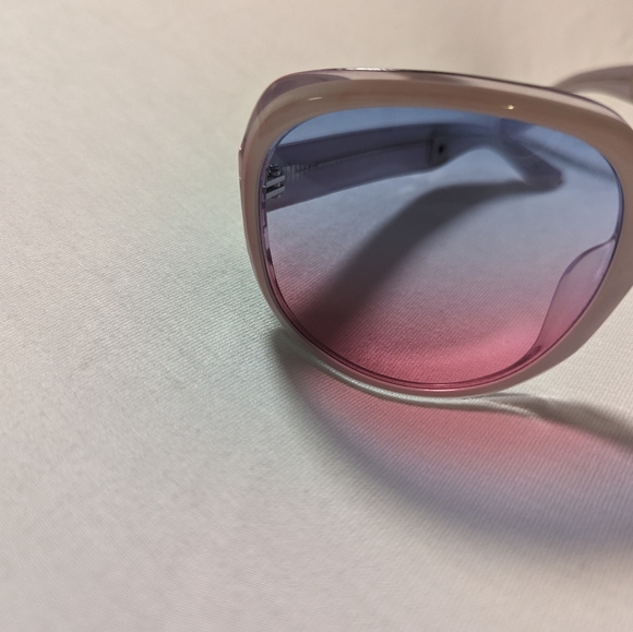 Paris Hilton Style №7 Color C Sunglasses - Picture 7 of 13